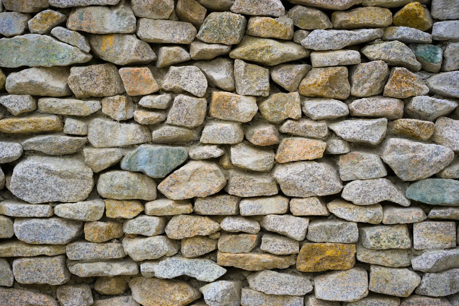 Reference: stacked-stone retaining wall with mixed-aggregate texture